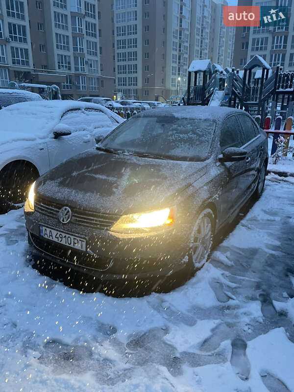 Седан Volkswagen Jetta 2013 в Киеве