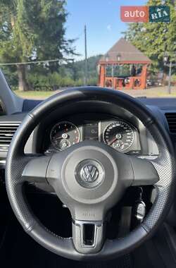 Седан Volkswagen Jetta 2010 в 