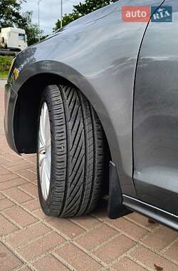 Седан Volkswagen Jetta 2012 в 