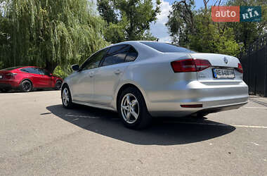 Седан Volkswagen Jetta 2016 в 