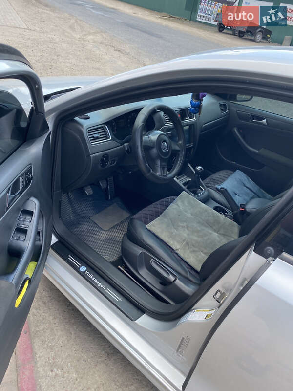 Седан Volkswagen Jetta 2011 в Ширяево