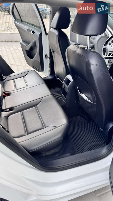 Седан Volkswagen Jetta 2016 в Пустомытах фото 17 Седан Volkswagen Jetta 2016 в Пустомытах