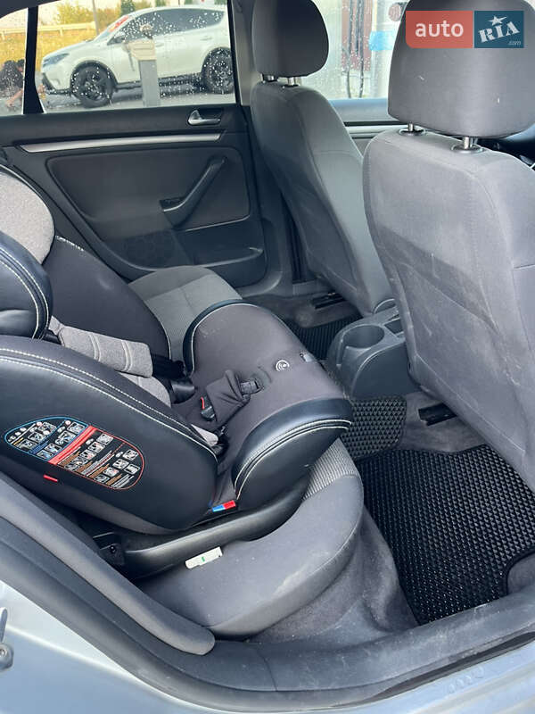 Седан Volkswagen Jetta 2006 в Львові