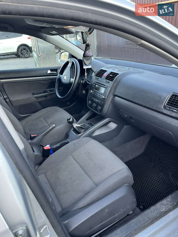 Седан Volkswagen Jetta 2006 в Львові