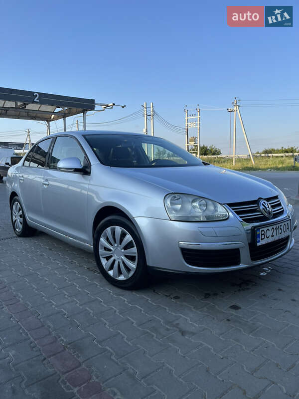 Седан Volkswagen Jetta 2006 в Львові