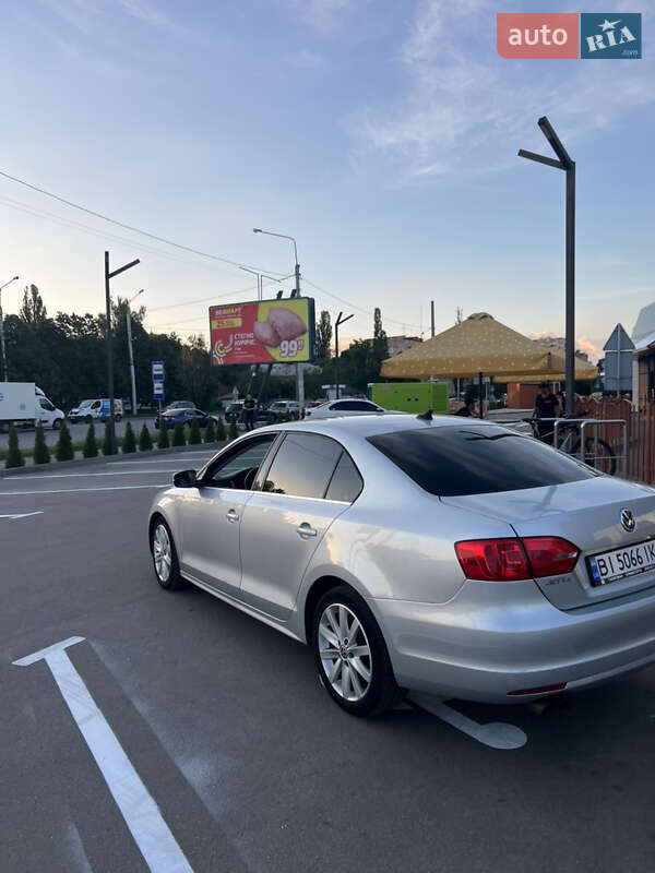 Седан Volkswagen Jetta 2013 в Харькове