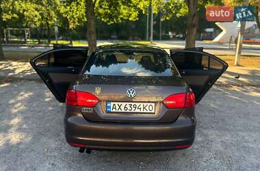 Седан Volkswagen Jetta 2010 в 