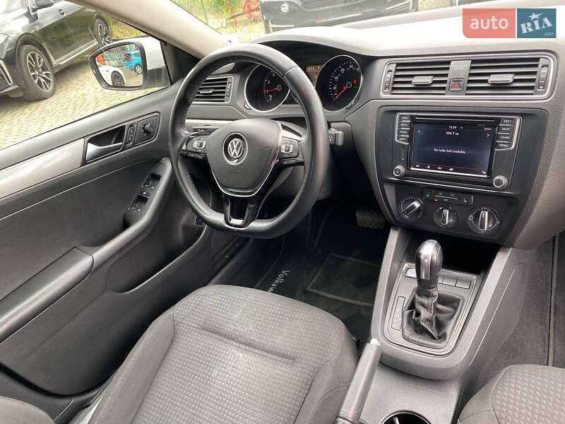 Седан Volkswagen Jetta 2016 в Львове