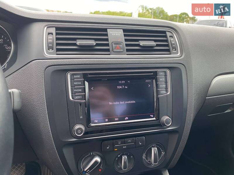 Седан Volkswagen Jetta 2016 в Львове