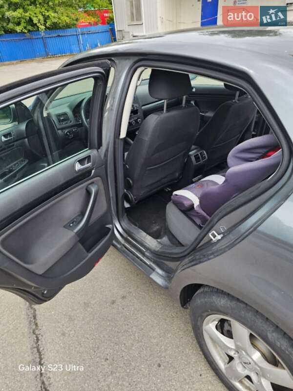 Седан Volkswagen Jetta 2010 в Тернополі