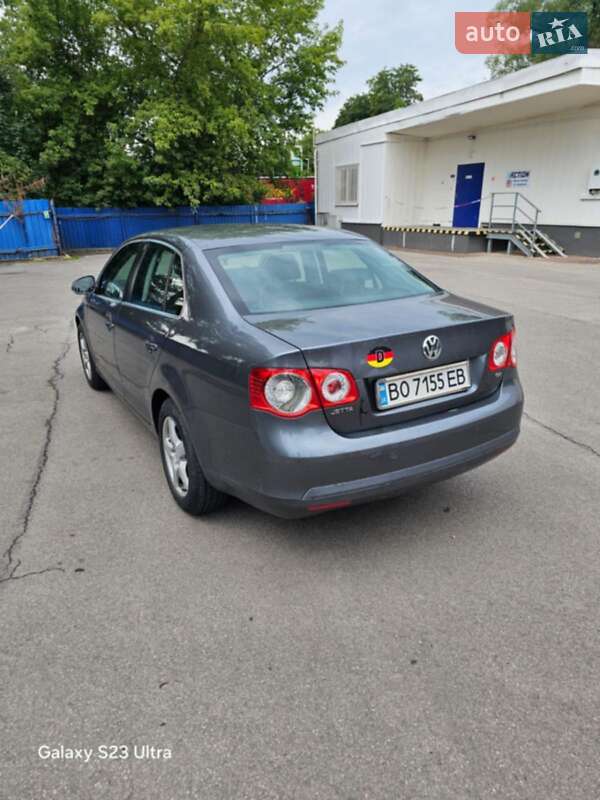 Седан Volkswagen Jetta 2010 в Тернополі