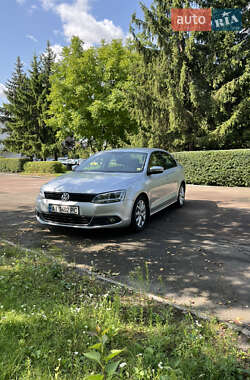 Седан Volkswagen Jetta 2011 в Обухове
