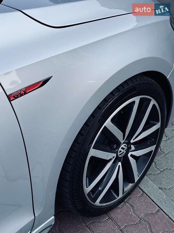 Седан Volkswagen Jetta 2013 в Черновцах