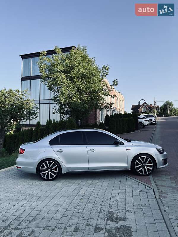 Седан Volkswagen Jetta 2013 в Черновцах