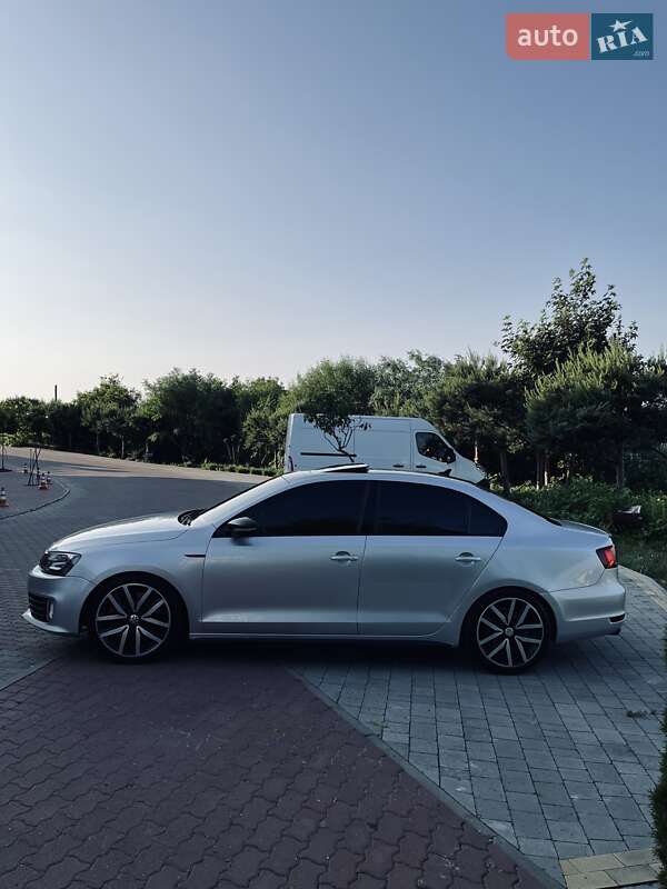 Седан Volkswagen Jetta 2013 в Черновцах