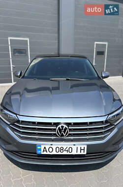 Седан Volkswagen Jetta 2019 в Ужгороде