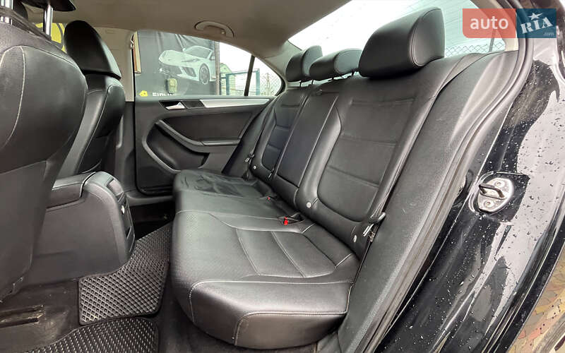Седан Volkswagen Jetta 2012 в Стрые
