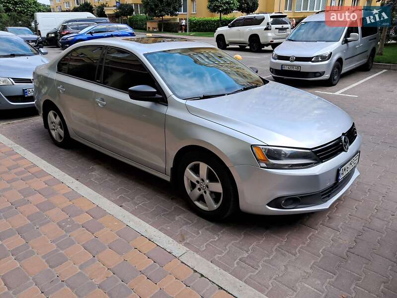 Седан Volkswagen Jetta 2012 в Софиевской Борщаговке