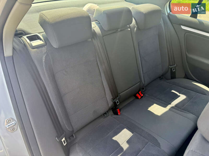 Седан Volkswagen Jetta 2007 в Староконстантинове