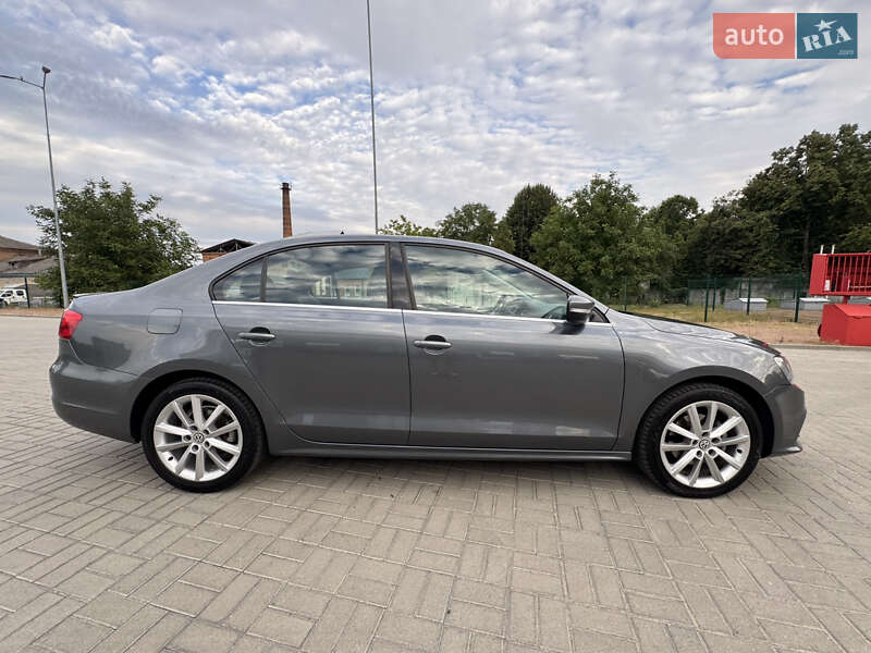 Седан Volkswagen Jetta 2013 в Житомире