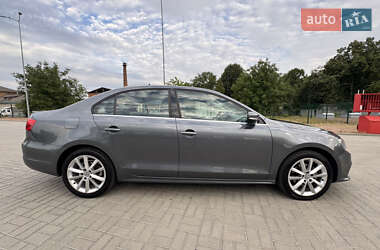 Седан Volkswagen Jetta 2013 в 