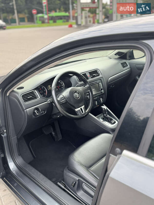 Седан Volkswagen Jetta 2013 в Житомире