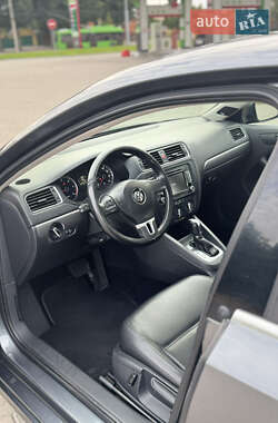 Седан Volkswagen Jetta 2013 в 