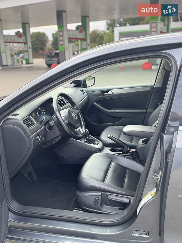 Седан Volkswagen Jetta 2013 в Житомире