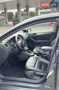 Седан Volkswagen Jetta 2013 в 