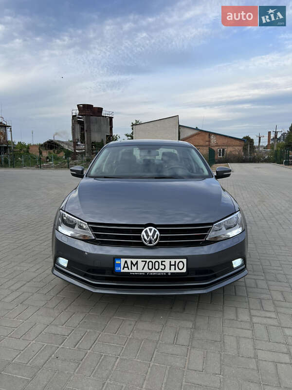 Седан Volkswagen Jetta 2013 в Житомире
