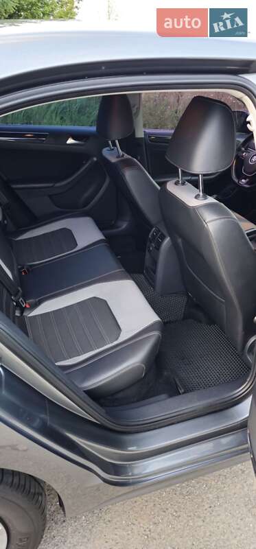 Седан Volkswagen Jetta 2016 в Борисполі