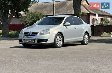 Седан Volkswagen Jetta 2010 в 