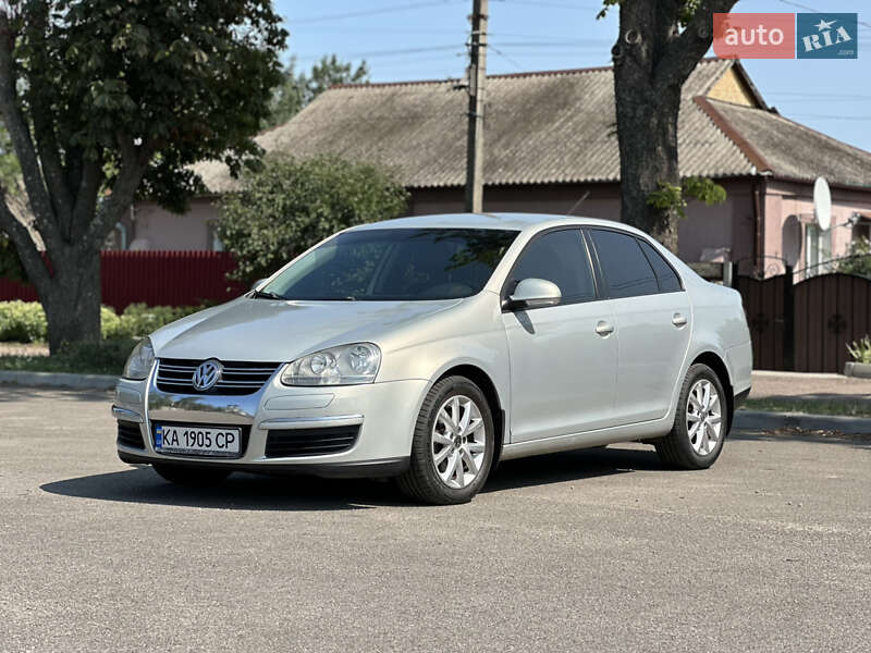 Седан Volkswagen Jetta 2010 в Первомайске