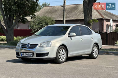 Седан Volkswagen Jetta 2010 в 