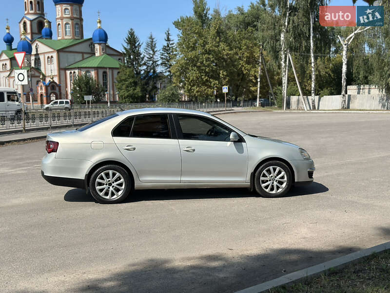 Седан Volkswagen Jetta 2010 в Первомайске