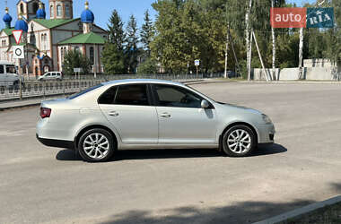 Седан Volkswagen Jetta 2010 в 