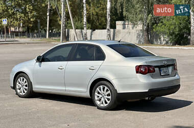 Седан Volkswagen Jetta 2010 в 