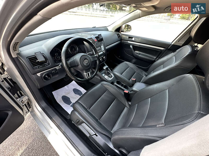 Седан Volkswagen Jetta 2010 в Первомайске