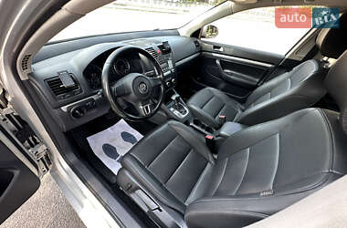 Седан Volkswagen Jetta 2010 в 