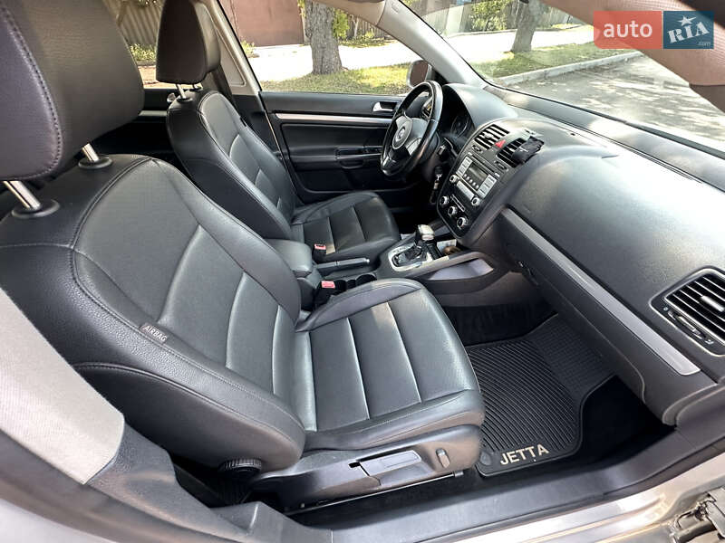 Седан Volkswagen Jetta 2010 в Первомайске