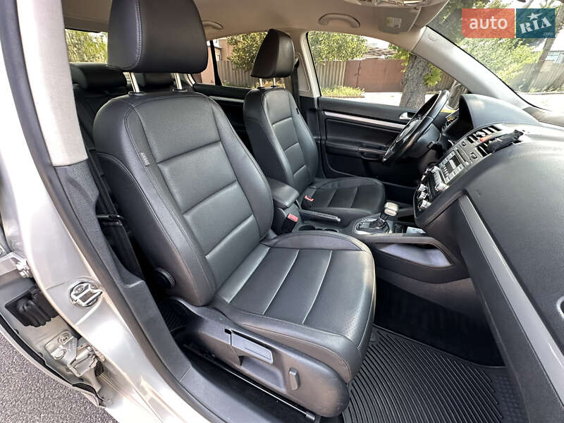 Седан Volkswagen Jetta 2010 в Первомайске