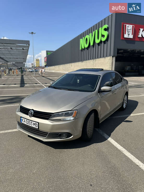 Седан Volkswagen Jetta 2012 в Києві