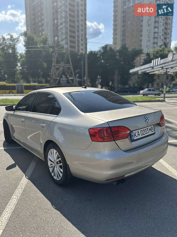 Седан Volkswagen Jetta 2012 в Києві