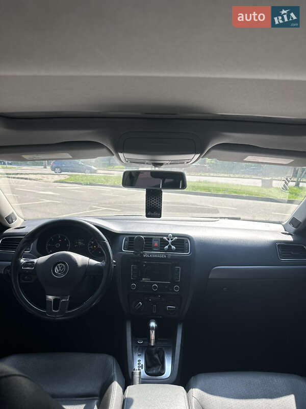 Седан Volkswagen Jetta 2012 в Києві
