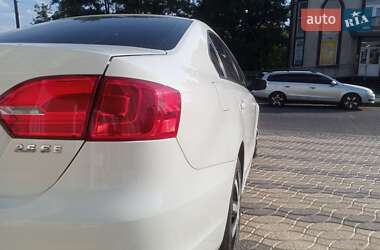 Седан Volkswagen Jetta 2011 в 