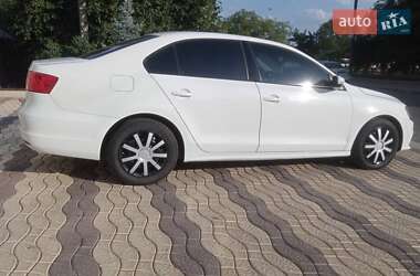 Седан Volkswagen Jetta 2011 в 