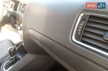 Седан Volkswagen Jetta 2011 в 