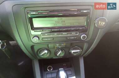 Седан Volkswagen Jetta 2011 в 