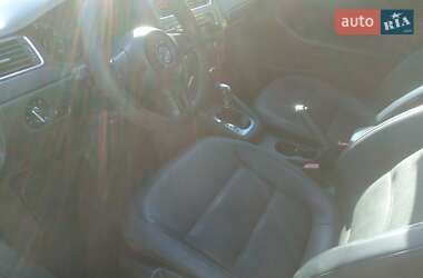 Седан Volkswagen Jetta 2011 в 