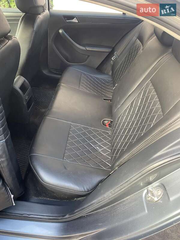 Седан Volkswagen Jetta 2016 в Львові